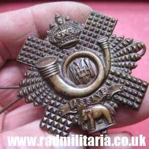 & WW1 British SCOTTISH Highland Light Infantry (City of Glasgow) white metal original BADGE.