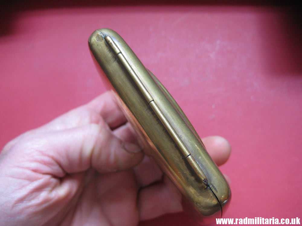 & original WW1 German BRASS cigarette CASE with eagle and dates 1914 - 1918 - Genuine ! - Image 6