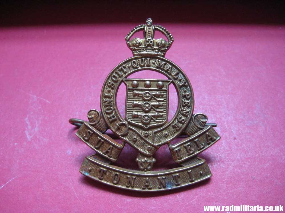 & post WW2 original METAL CAP BADGE - Sua Tela Tonanti RAOC 1947-1949.