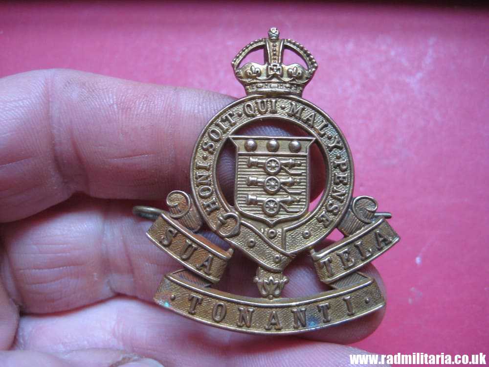 & post WW2 original METAL CAP BADGE - Sua Tela Tonanti RAOC 1947-1949. - Image 2