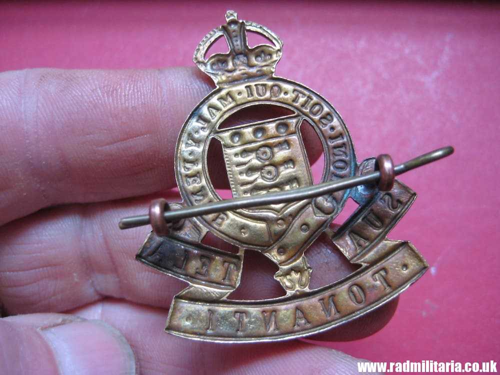 & post WW2 original METAL CAP BADGE - Sua Tela Tonanti RAOC 1947-1949. - Image 3