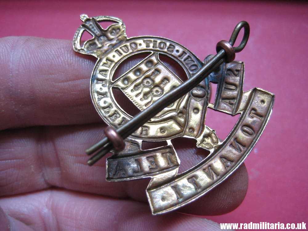 & post WW2 original METAL CAP BADGE - Sua Tela Tonanti RAOC 1947-1949. - Image 4