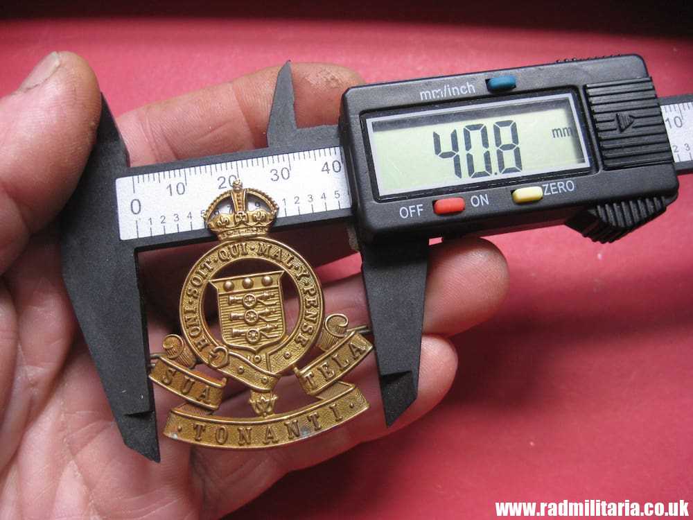 & post WW2 original METAL CAP BADGE - Sua Tela Tonanti RAOC 1947-1949. - Image 8