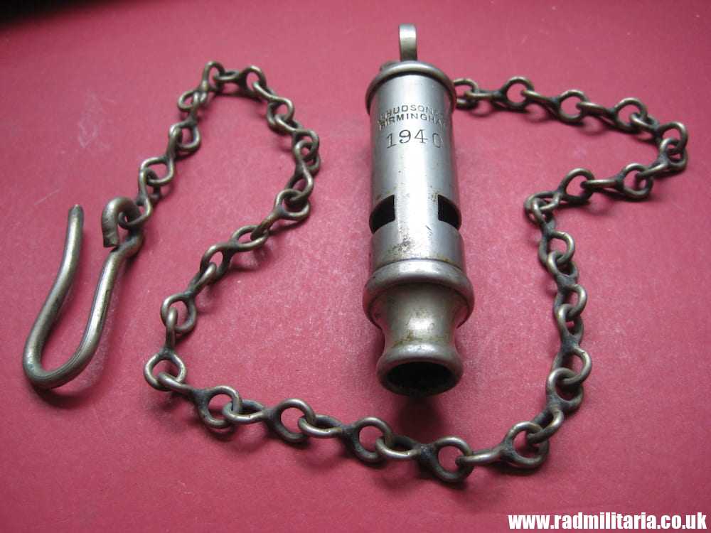 & WW2 original British MILITARY WHISTLE with chain & date 1940 /I\ maker: J. HUDSON Birmingham. - Image 4