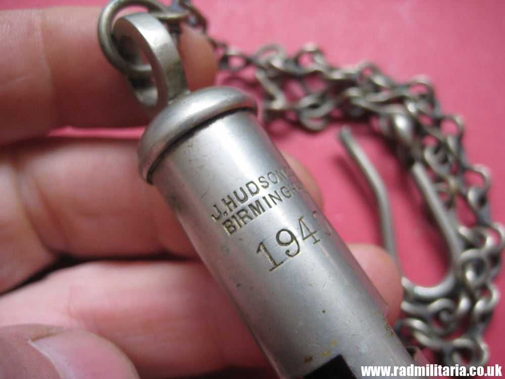 & WW2 original British MILITARY WHISTLE with chain & date 1940 /I\ maker: J. HUDSON Birmingham. - Image 2