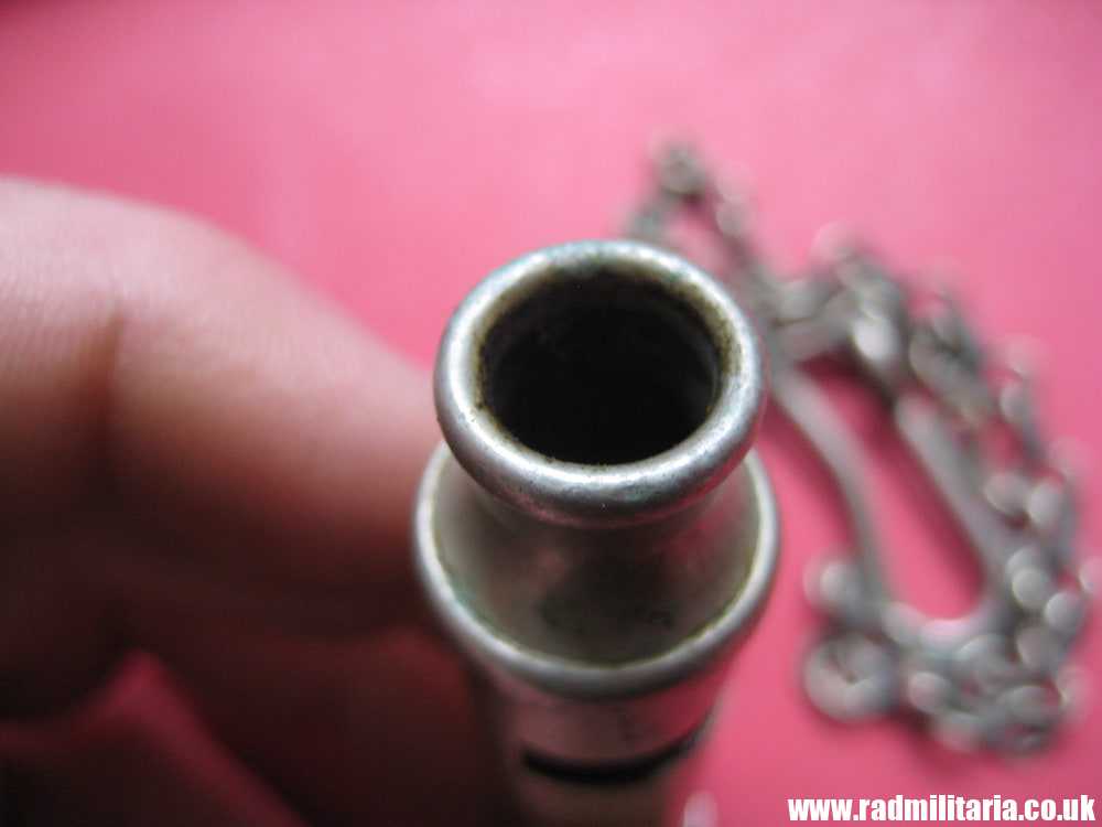 & WW2 original British MILITARY WHISTLE with chain & date 1940 /I\ maker: J. HUDSON Birmingham. - Image 6