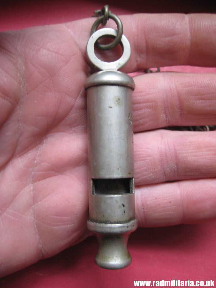 & WW2 original British MILITARY WHISTLE with chain & date 1940 /I\ maker: J. HUDSON Birmingham. - Image 11