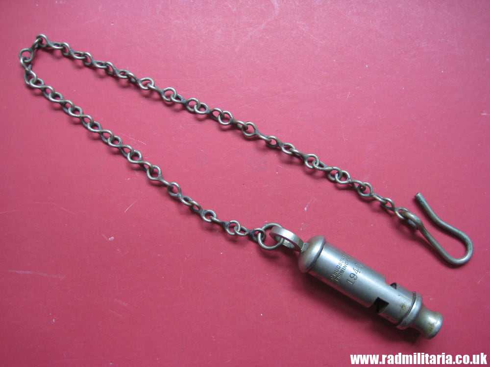 & WW2 original British MILITARY WHISTLE with chain & date 1940 /I\ maker: J. HUDSON Birmingham. - Image 16