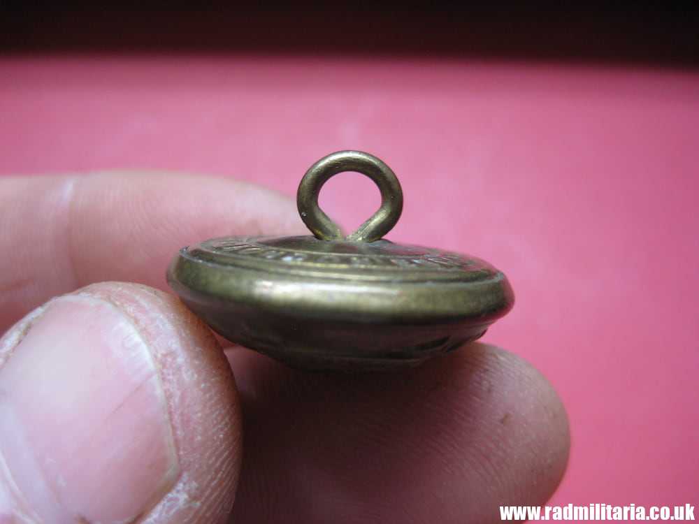 & WW1 British London Scottish 14th Battalion, The London Scottish Regiment Tunic Button - brass - Image 4