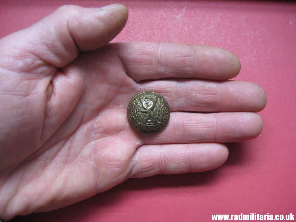 & WW1 British London Scottish 14th Battalion, The London Scottish Regiment Tunic Button - brass - Image 7