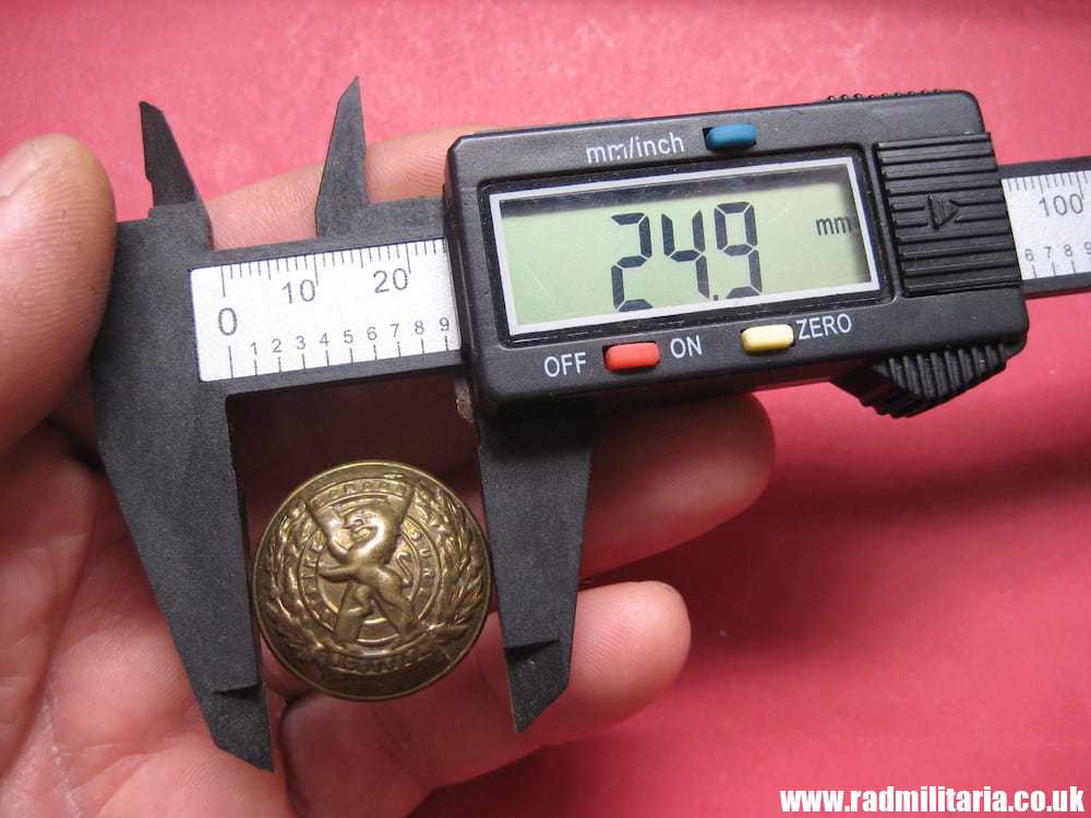 & WW1 British London Scottish 14th Battalion, The London Scottish Regiment Tunic Button - brass