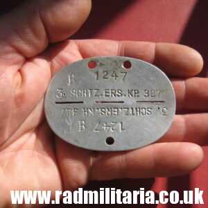 & original German DOG TAG – ID DISC in good condition: 1247 B 3. SCHTZ. ERS. KP. 327