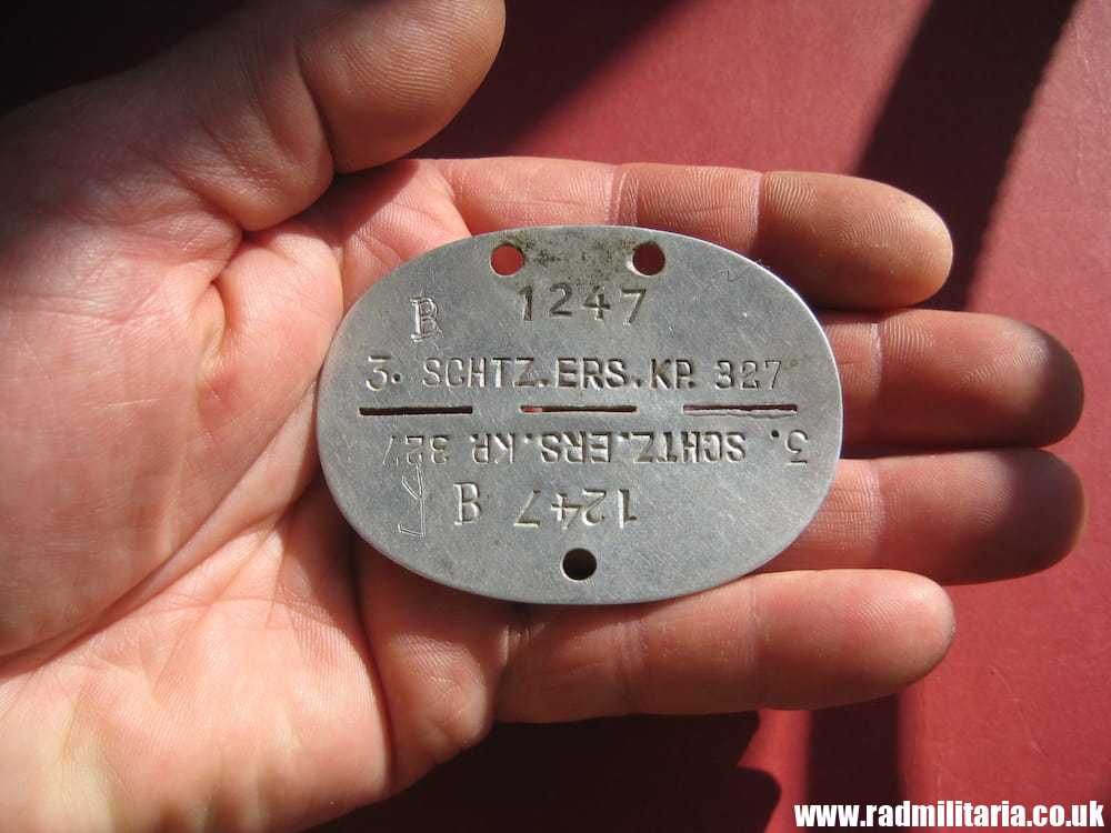 & original German DOG TAG – ID DISC in good condition: 1247 B 3. SCHTZ. ERS. KP. 327