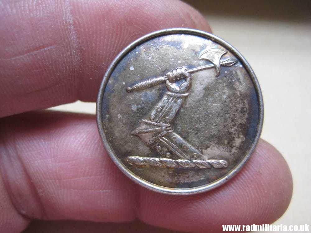 & large size LIVERY BUTTON in good condition, maker: E.W. Jackson & Co  58 Gracechurch London.