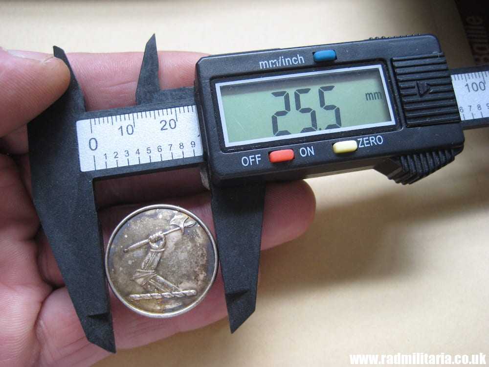 & large size LIVERY BUTTON in good condition, maker: E.W. Jackson & Co  58 Gracechurch London. - Image 6