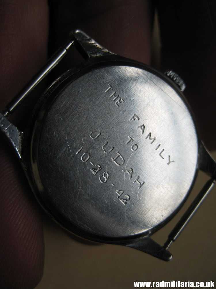 & WW2 military or military style WRIST WATCH in working order, inscription: "Family to JUDAH 28. Oct. 1942" - Image 2