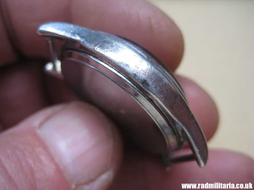 & WW2 military or military style WRIST WATCH in working order, inscription: "Family to JUDAH 28. Oct. 1942" - Image 7