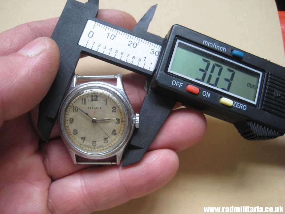 & WW2 military or military style WRIST WATCH in working order, inscription: "Family to JUDAH 28. Oct. 1942" - Image 8