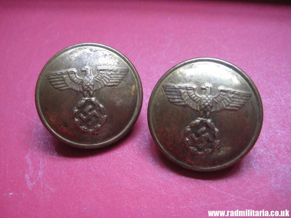 & WW2 SET of 2 German BUTTONS with eagle, marked: "25M Hochfeine Qualitat" - Image 2