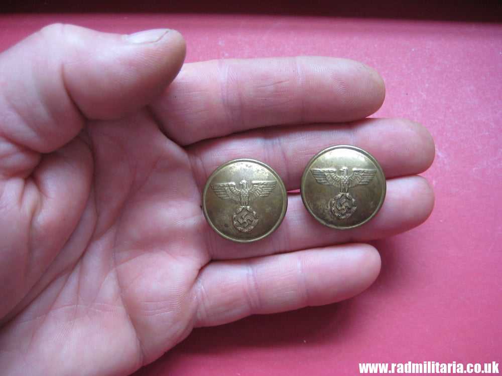 & WW2 SET of 2 German BUTTONS with eagle, marked: "25M Hochfeine Qualitat" - Image 5