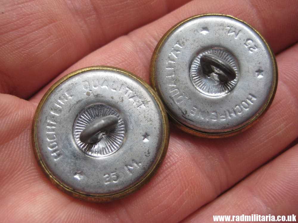 & WW2 SET of 2 German BUTTONS with eagle, marked: "25M Hochfeine Qualitat" - Image 3