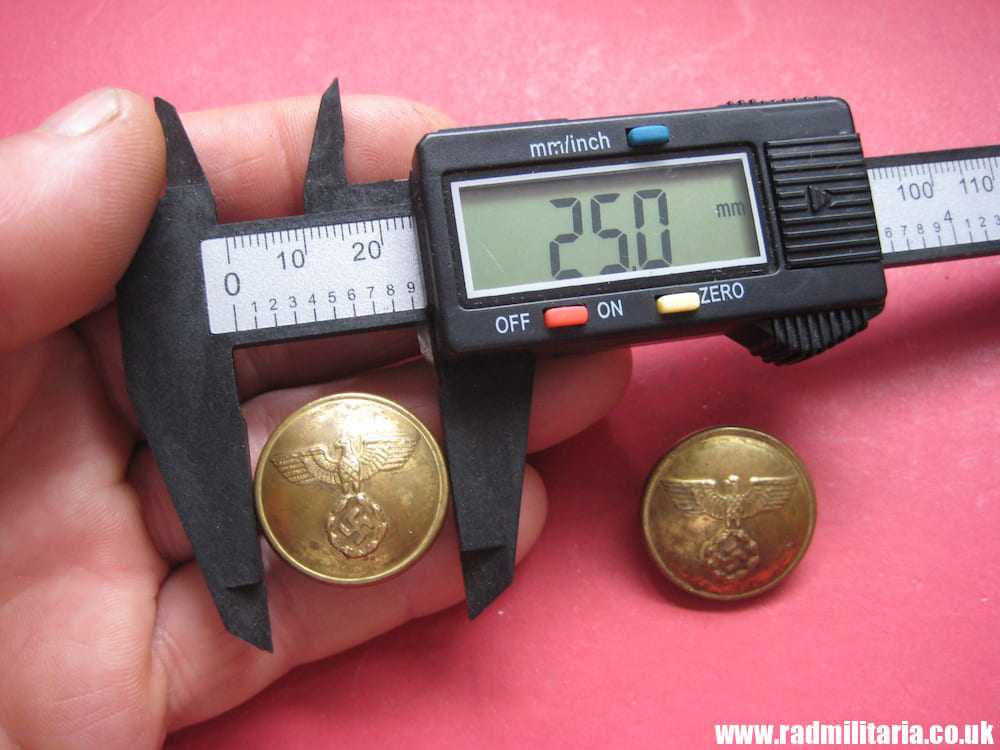 & WW2 SET of 2 German BUTTONS with eagle, marked: "25M Hochfeine Qualitat" - Image 6