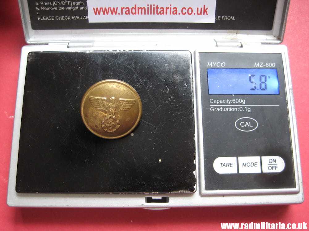 & WW2 SET of 2 German BUTTONS with eagle, marked: "25M Hochfeine Qualitat" - Image 7