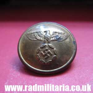& WW2 original German BUTTON with eagle.
