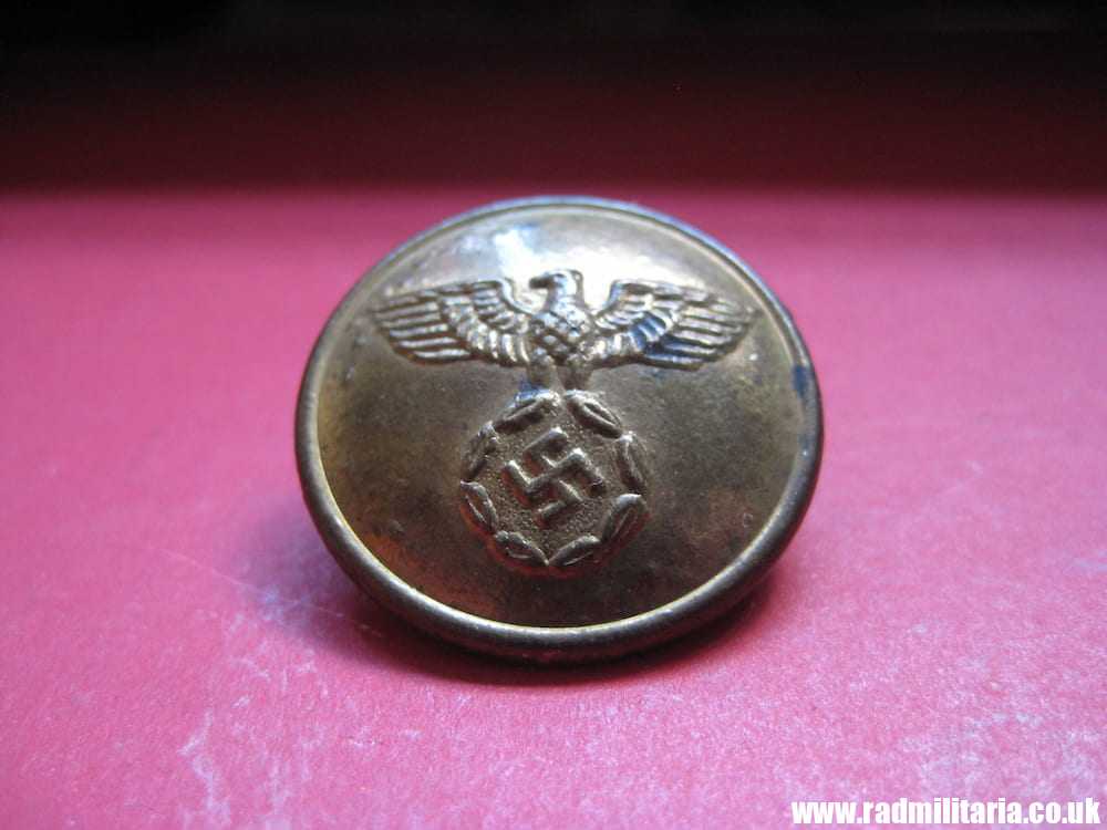 SOLD & WW2 original German BUTTON with eagle..****..