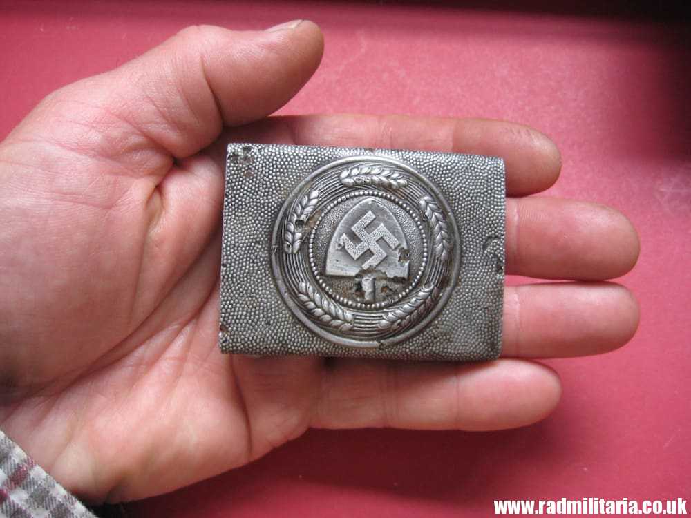 & WW2 original German RAD BELT BUCKLE made of aluminum, marked: GB 39 maker: Gustav Brehmer - Image 2