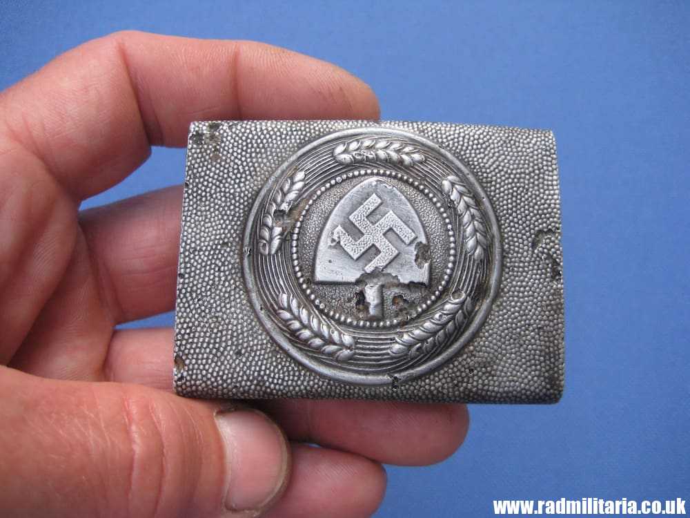 & WW2 original German RAD BELT BUCKLE made of aluminum, marked: GB 39 maker: Gustav Brehmer