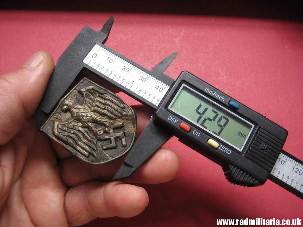 & original Africa Corps AFRIKAKORPS METAL BADGE with Eagle made of steel (magnetic) metal detecting. - Image 8