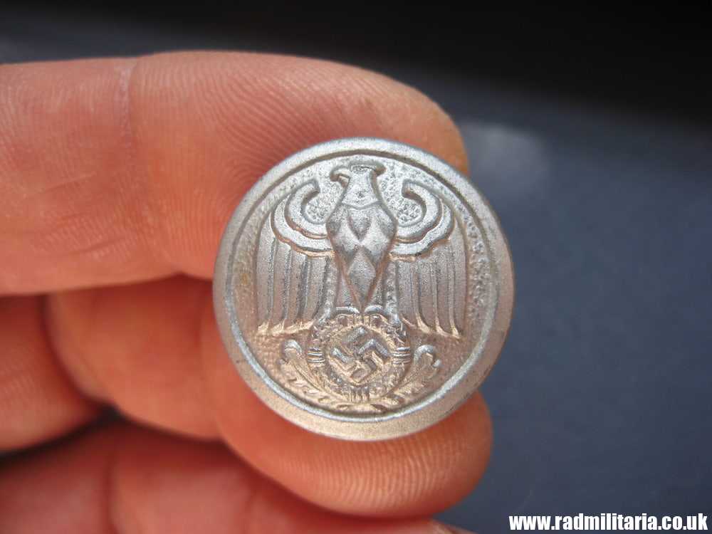 & WW2 original German diplomatic officer's BUTTON marked: "ASSMANN & SOHNE Ludenscheid" - good condition. - Image 2