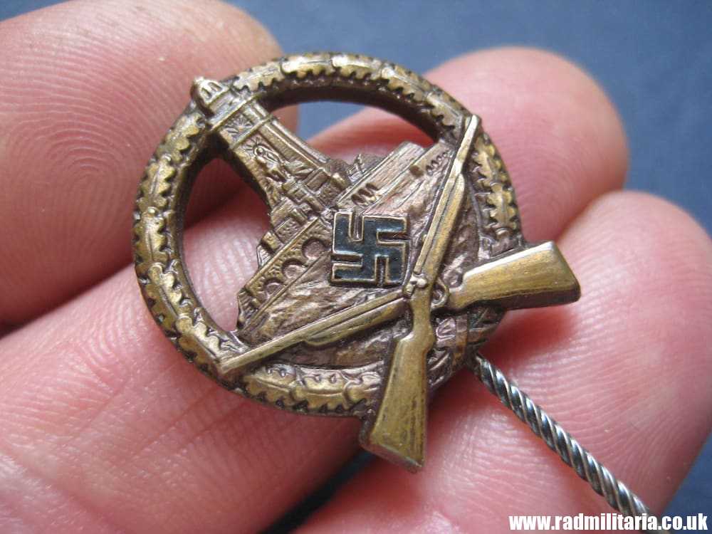 & WW2 German MARKSMANSHIP RIFLE Pin BADGE - Veteran Association: DRKB Badge in very good condition. - Image 3