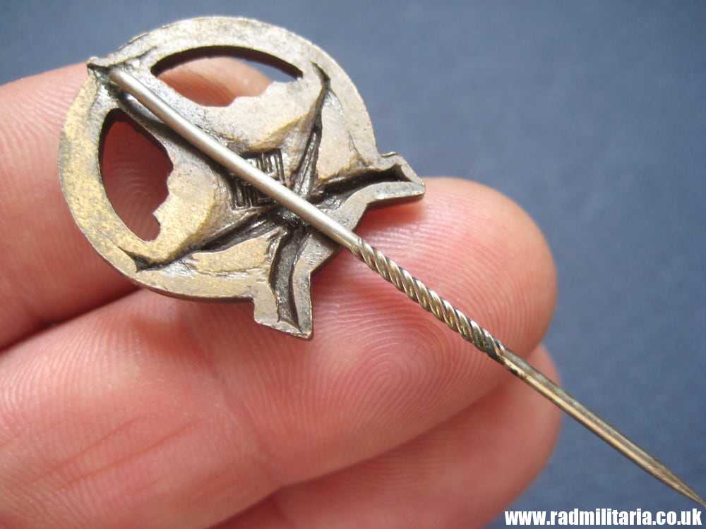 & WW2 German MARKSMANSHIP RIFLE Pin BADGE - Veteran Association: DRKB Badge in very good condition. - Image 5