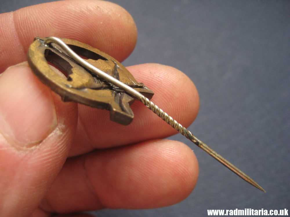 & WW2 German MARKSMANSHIP RIFLE Pin BADGE - Veteran Association: DRKB Badge in very good condition. - Image 6