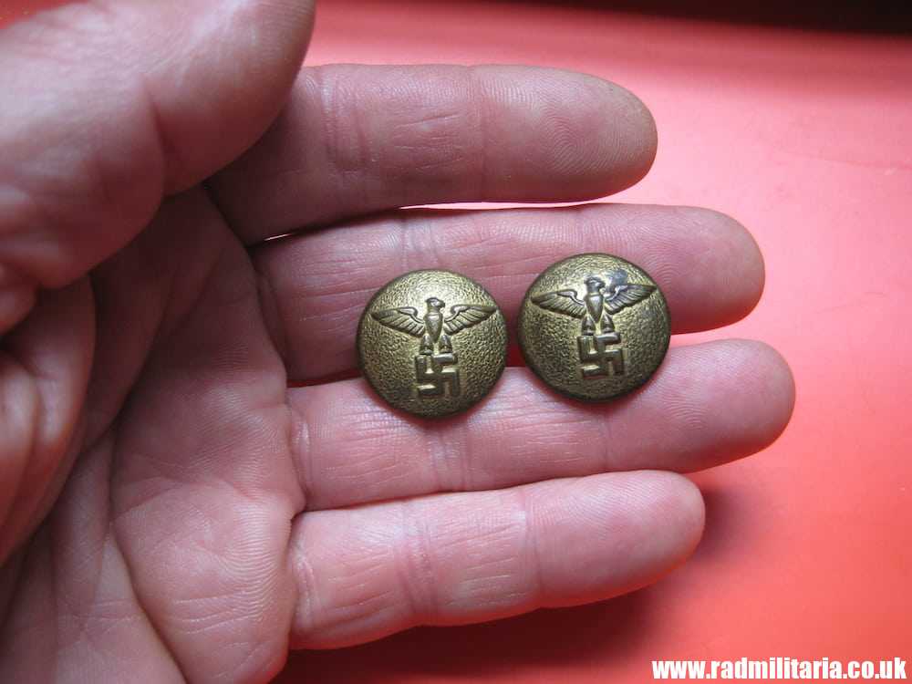& WW2 PAIR of German NSDAP BUTTONS with eagle, RZM marks: RZM M5/236/14 genuine. - Image 2