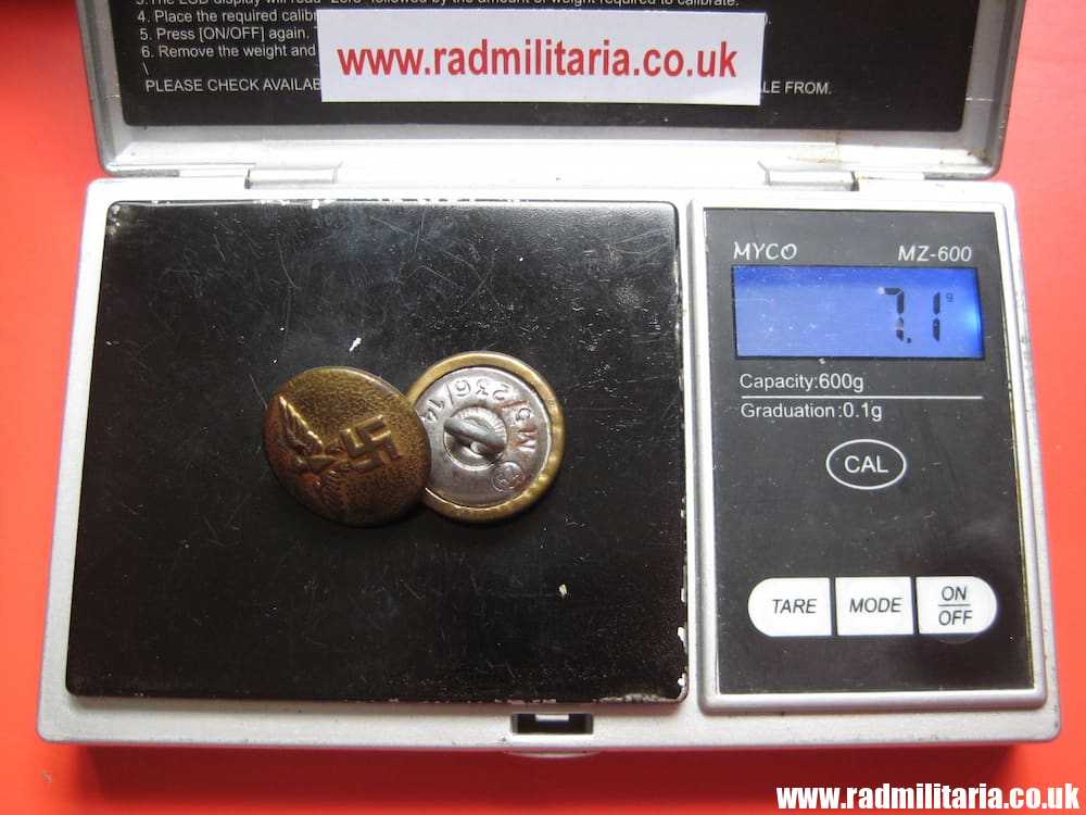 & WW2 PAIR of German NSDAP BUTTONS with eagle, RZM marks: RZM M5/236/14 genuine. - Image 9