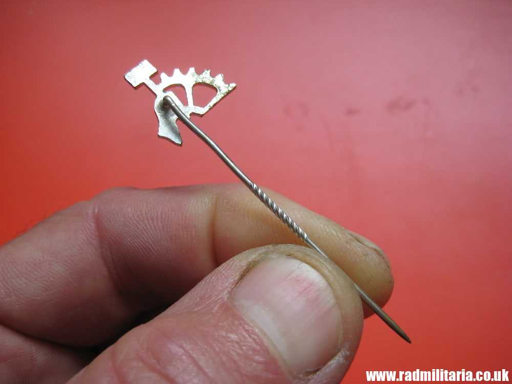 & WW2 original German PIN BADGE: NSBO Nationalsozialistische Betriebszellen Organisation (N.S.B.O.) - Image 9