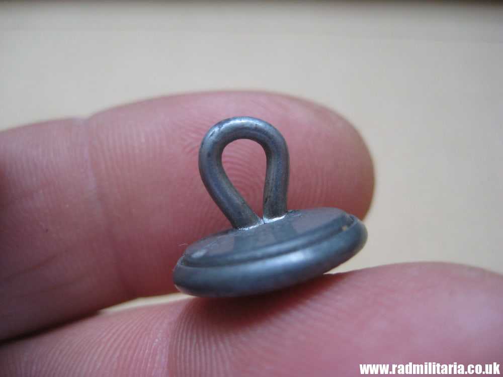 & WW2 German Wehrmacht FIELD CAP BUTTON marked: RZM M5/164 small size. - Image 3