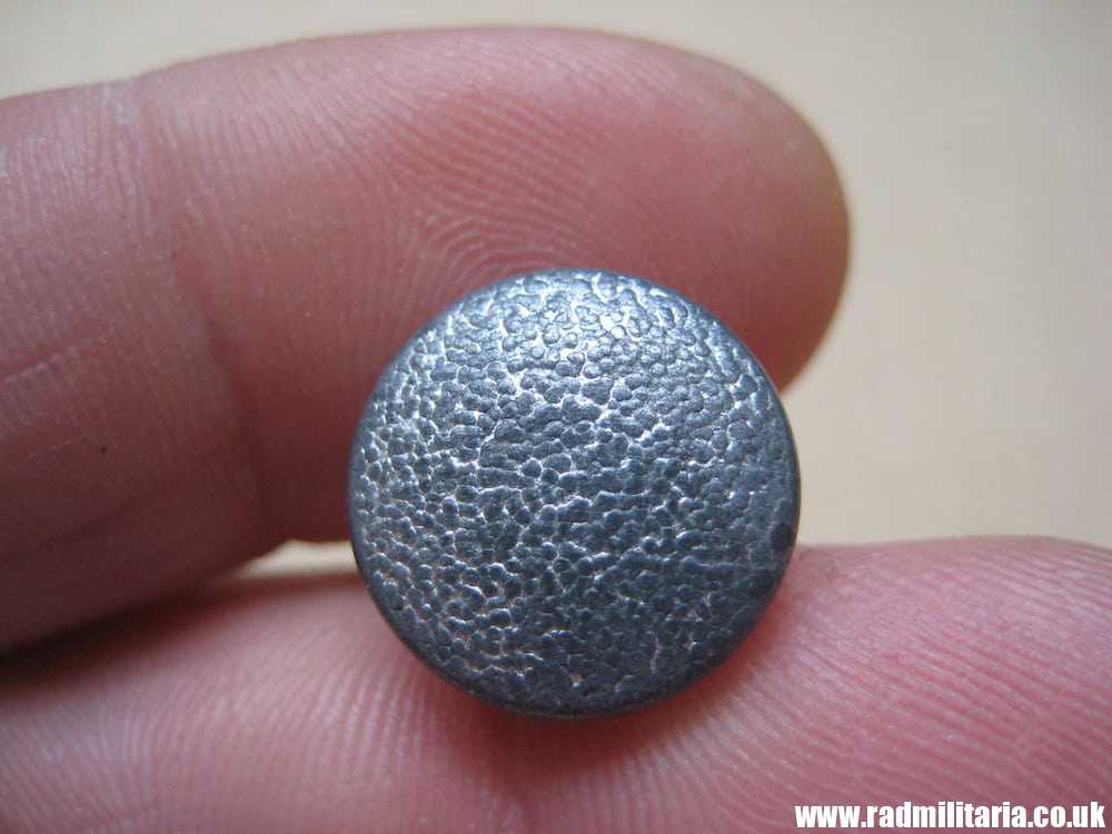 & WW2 German Wehrmacht FIELD CAP BUTTON marked: RZM M5/164 small size. - Image 2