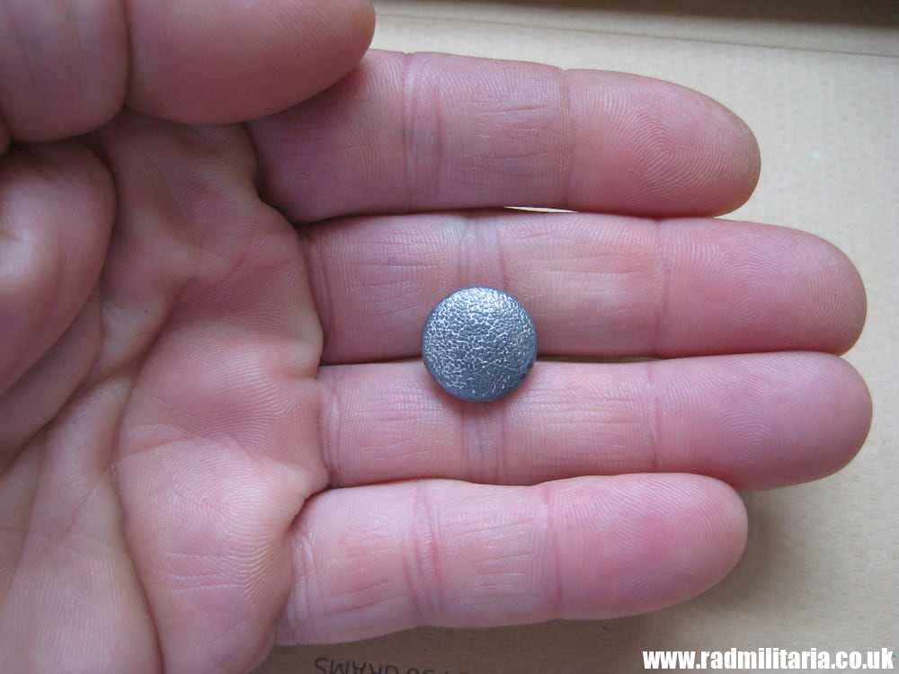 & WW2 German Wehrmacht FIELD CAP BUTTON marked: RZM M5/164 small size. - Image 5