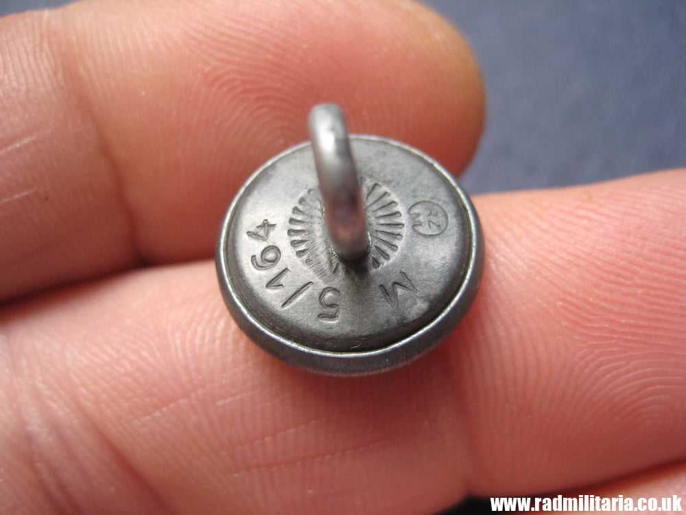 & WW2 German Wehrmacht FIELD CAP BUTTON marked: RZM M5/164 small size.