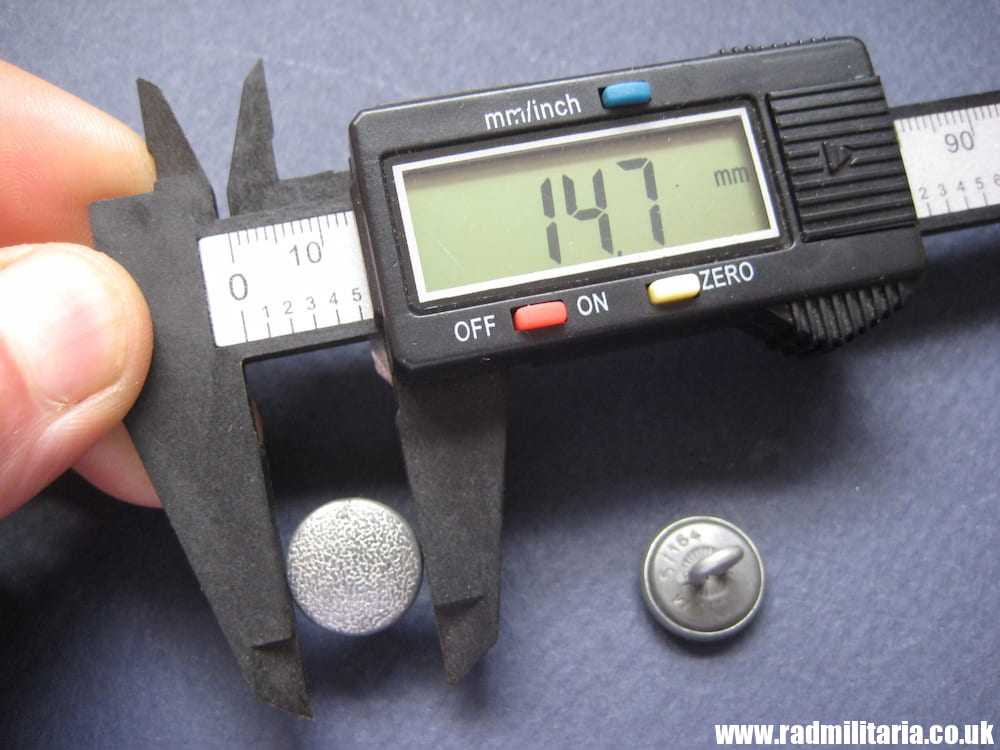 & WW2 SET of 2 German Wehrmacht FIELD CAP BUTTONS marked: RZM M5/164 small size. RARE ! - Image 9