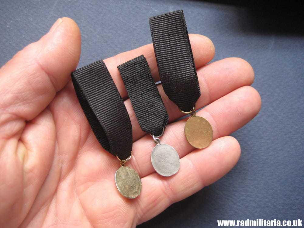 & post WW2 German WOUND BADGES - set of 3 small badges in good condition. - Image 3