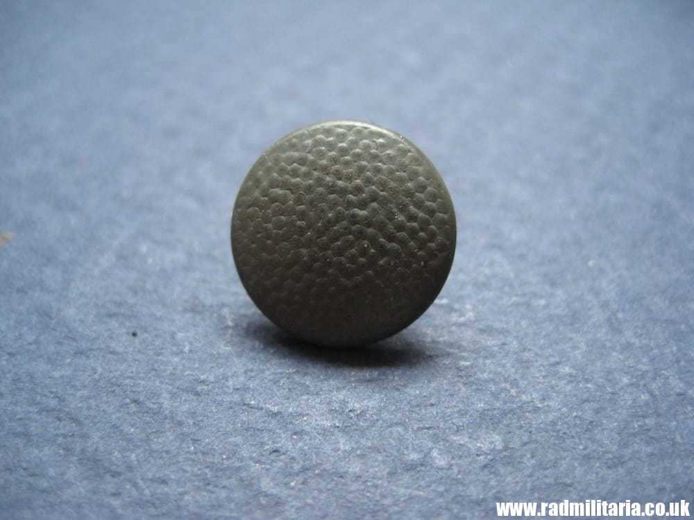 & WW2 German Wehrmacht FIELD CAP BUTTON marked: BJ 42 smallest size. RARE ! - Image 4