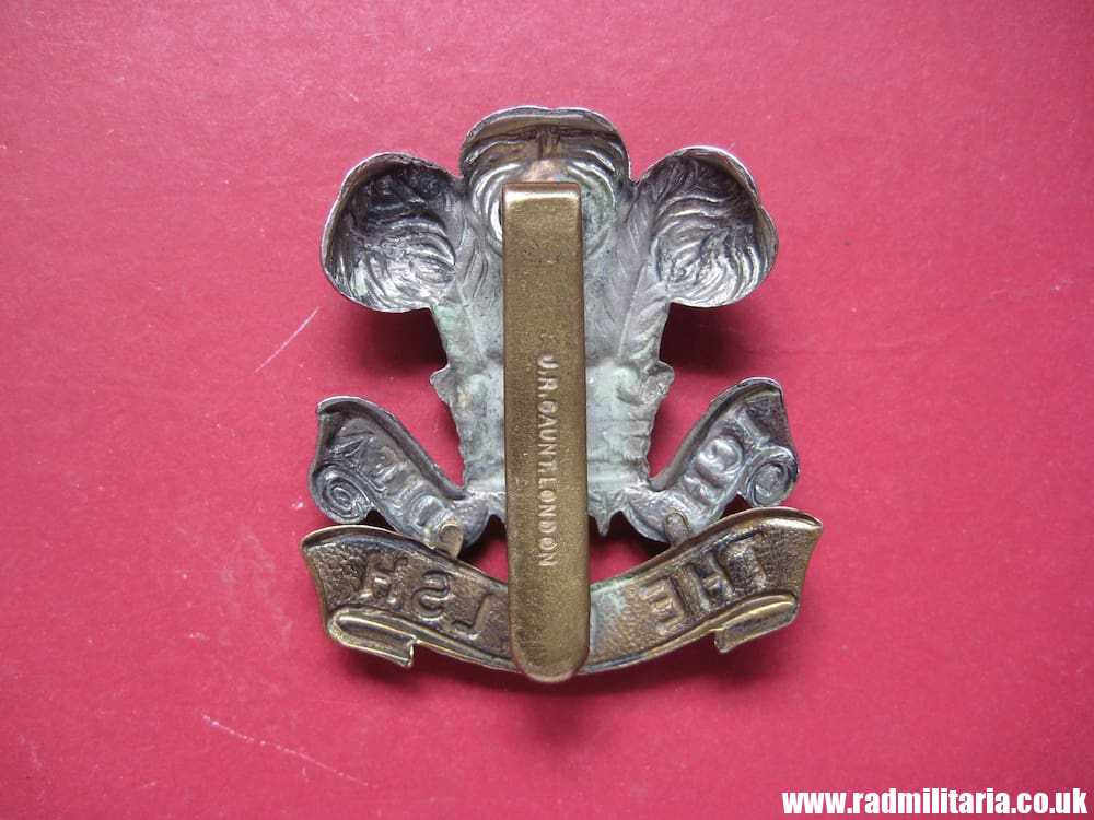 & WW1 original British CAP BADGE - THE WELSH, Welsh Regiment, maker: J. R. Gaunt London. - Image 6