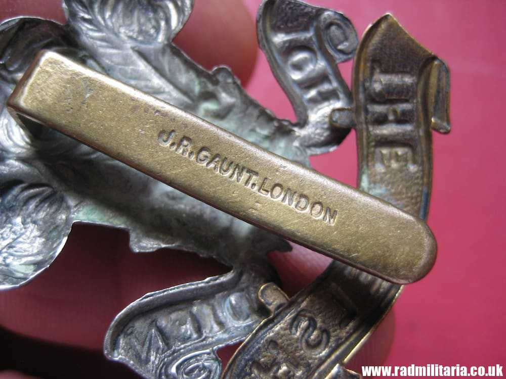 & WW1 original British CAP BADGE - THE WELSH, Welsh Regiment, maker: J. R. Gaunt London. - Image 4