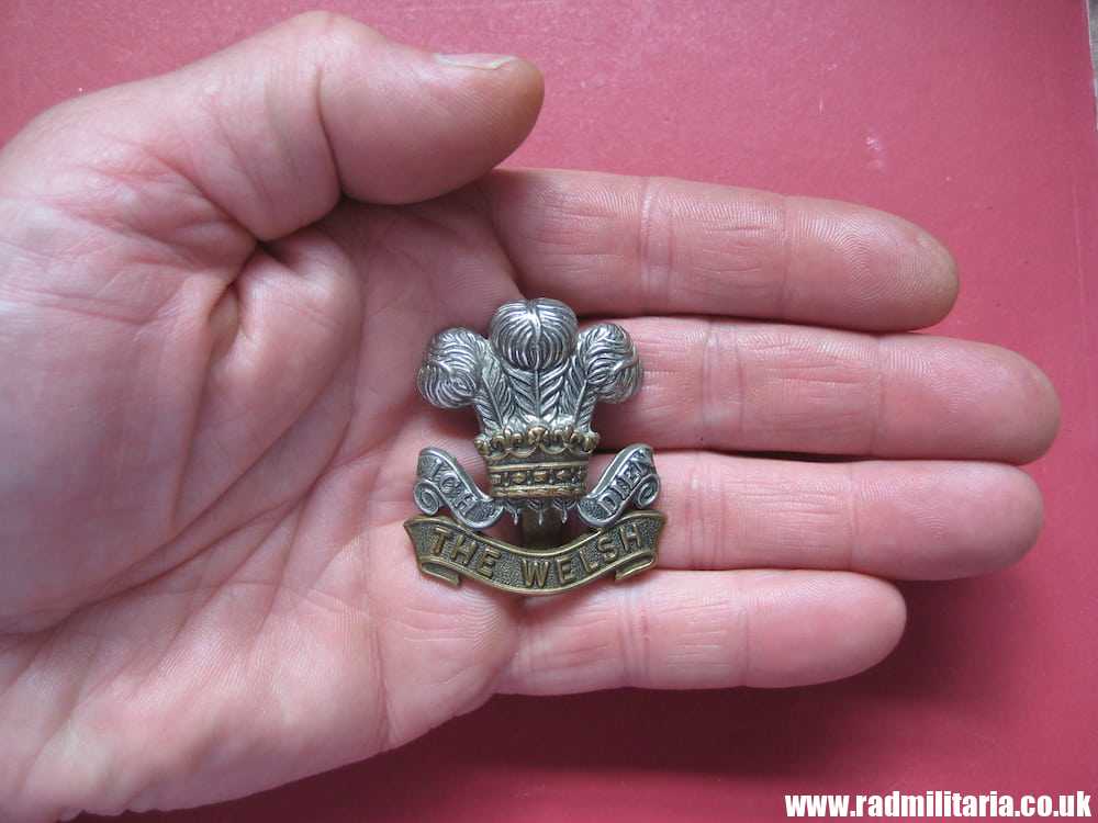 & WW1 original British CAP BADGE - THE WELSH, Welsh Regiment, maker: J. R. Gaunt London. - Image 9