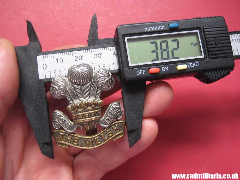 & WW1 original British CAP BADGE - THE WELSH, Welsh Regiment, maker: J. R. Gaunt London. - Image 10